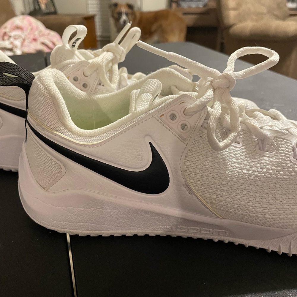 Nike White Volleyball shoes - Picture 2 of 7